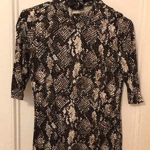 Snakeskin shortsleeved turtleneck